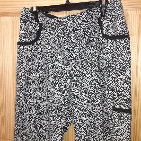 Weekends By Chico's animal print/speckled cropped pants size L 14 (2.5 chicos) - Picture 2 of 6